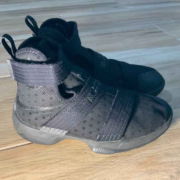 lebron soldier 10 triple black